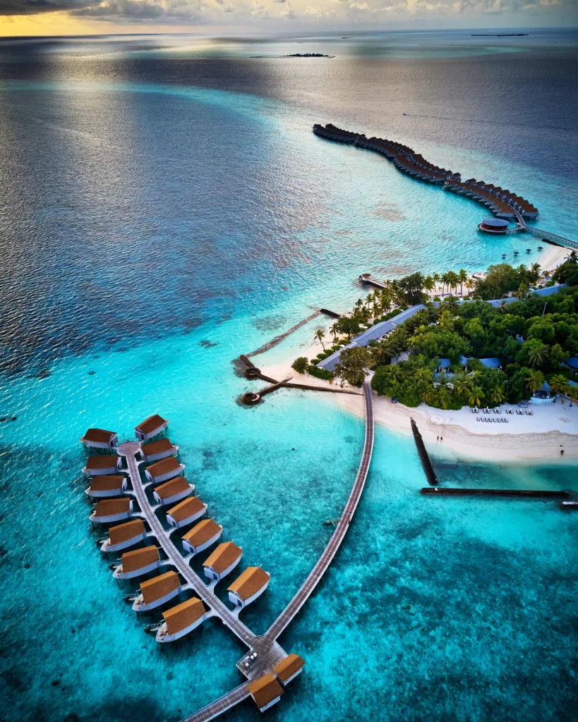 Maldives Private Jet Charter – A Dream Vacation with Güven Air 1 Deniz kenarında lüks tatil beldesi ve hava yolu seyahati için özel jet ilhamı
