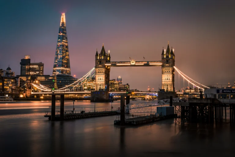 Londra’ya özel jet ile lüks seyahat deneyimi ve şehir manzarası